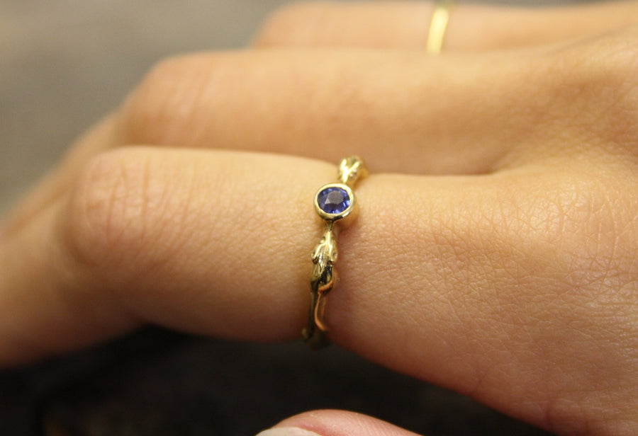 Bensons Originals 9ct Yellow Gold Signature 'Mouse' Sapphire Ring