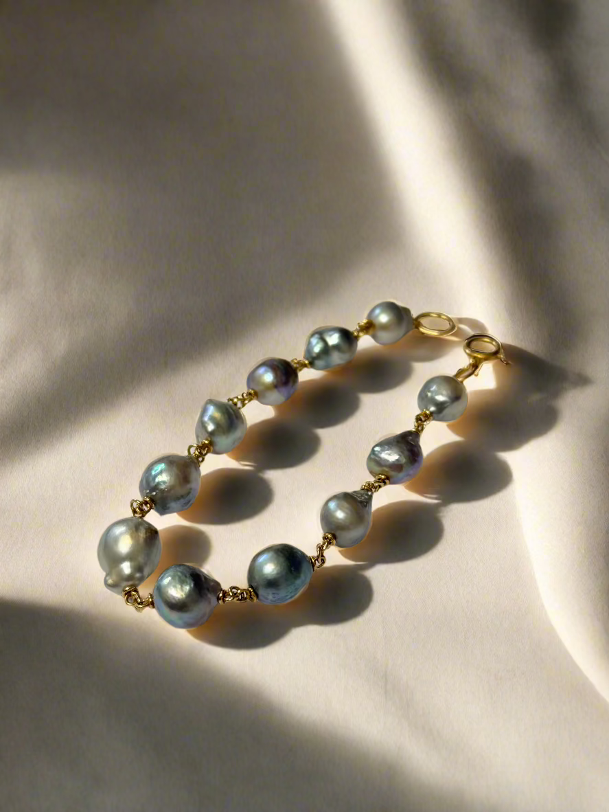 Previously Owned 14ct Yellow Gold & Grey Pearl Bracelet