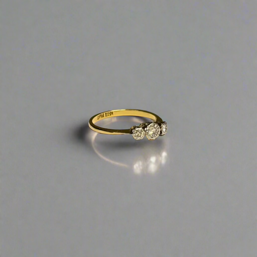 Previously Owned 18ct Yellow Gold 0.16ct Diamond 3 Stone Ring