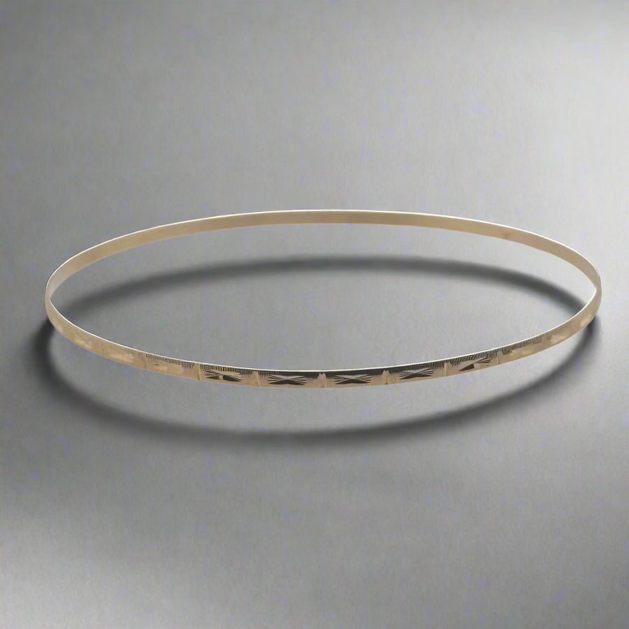 Previously Owned 9ct Yellow Gold Diamond Cut 2mm Bangle